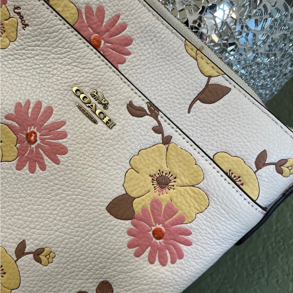 Coach Kitt Crosdbody Floral - Picture 3 of 8